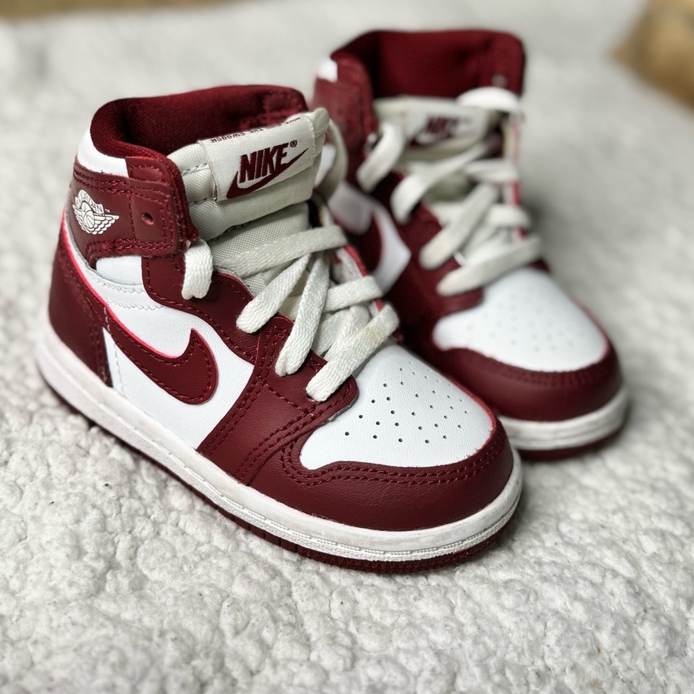 Jordan Toddler's Retro High OG
Artisanal Red & Wht - Picture 3 of 3